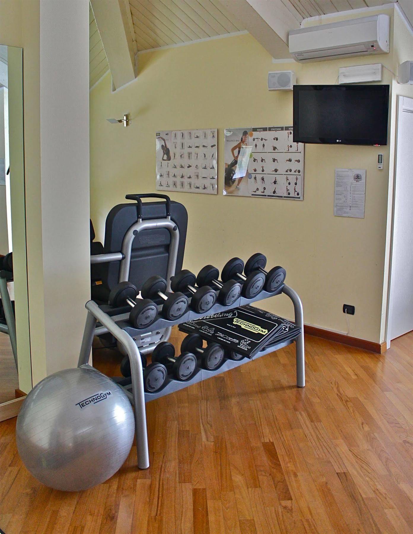 Golf Hotel La Pinetina Appiano Gentile Exterior photo